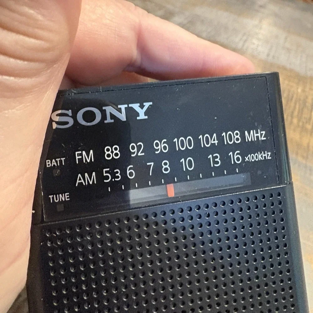 Sony Handheld Portable FM/AM Radio ICF-P26 Tested Working